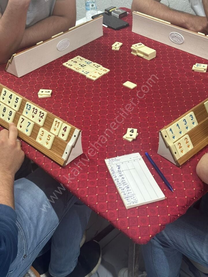 BORDO ÇİFT TARAFLI  MASA ÖRTÜSÜ 140x140CM