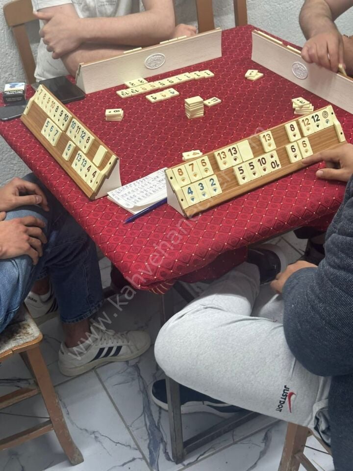 BORDO ÇİFT TARAFLI  MASA ÖRTÜSÜ 140x140CM