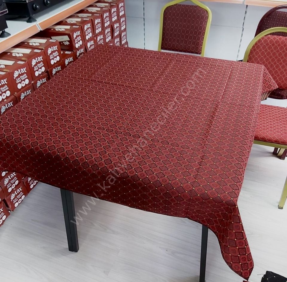 BORDO ÇİFT TARAFLI  MASA ÖRTÜSÜ 140x140CM
