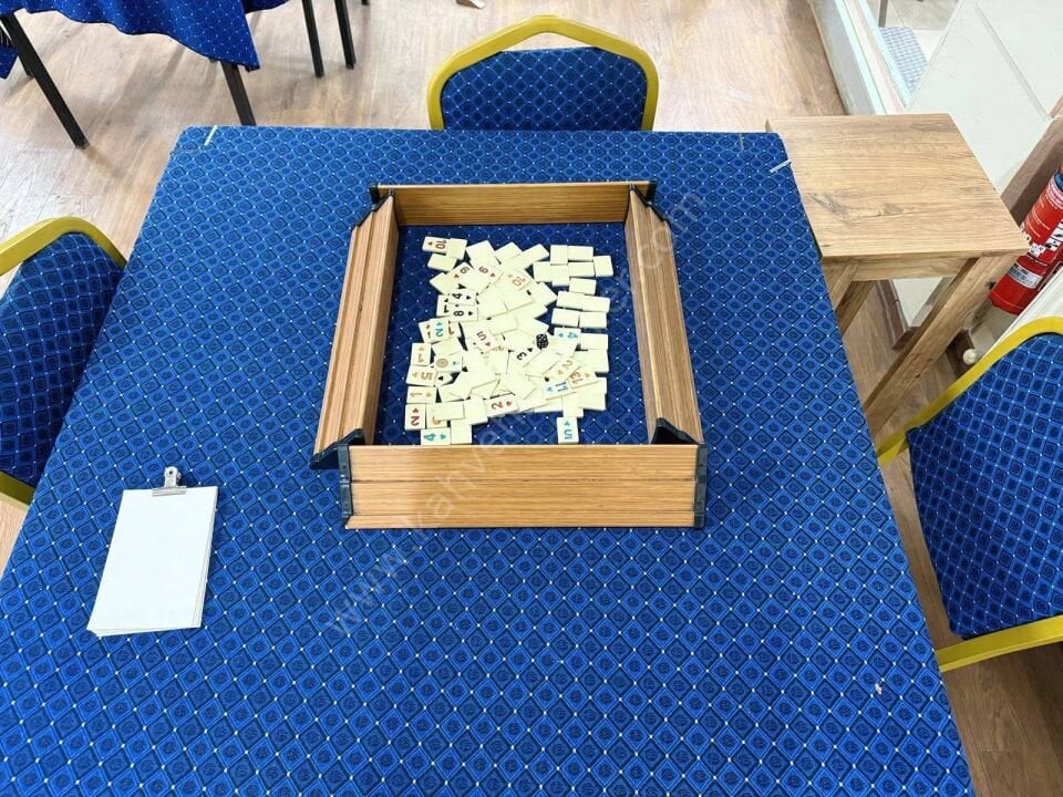 MAVİ CİFT TARAFLI MASA ÖRTÜSÜ 140x140CM