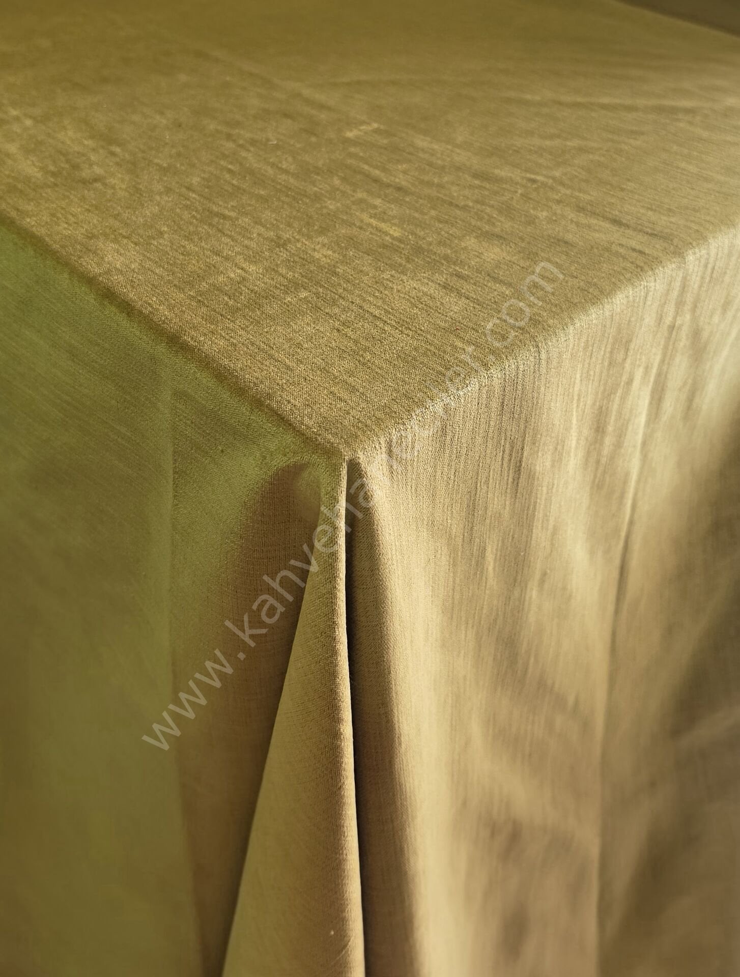 Hardal Sarısı Kadife Masa Örtüsü 140x140cm